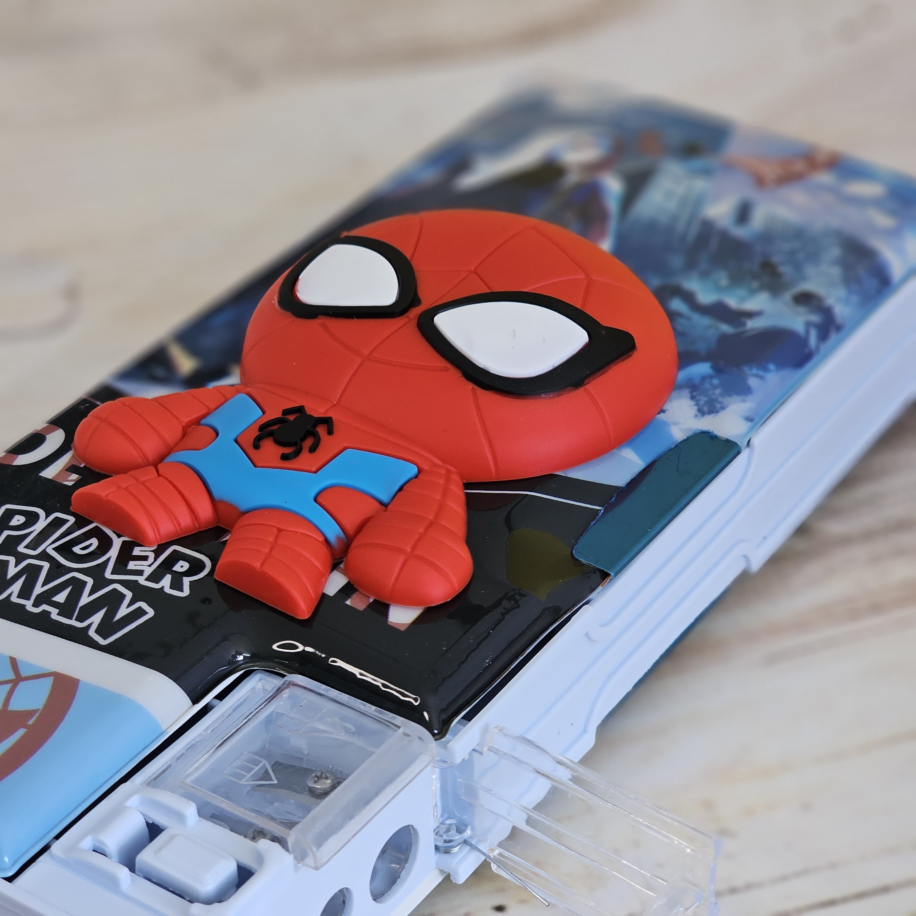 Interactive magnetic compass box for kids, Spider-Man design, with sharpener, www.usmile.toys.